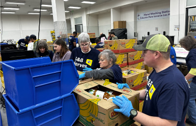 S&B Volunteers helping at the Houston FoodBank